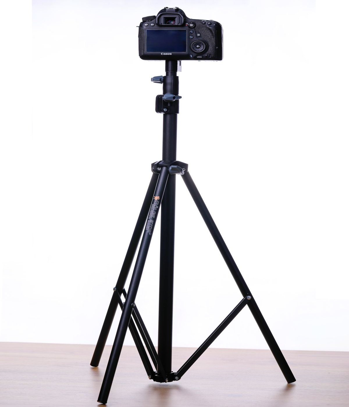 Tripod Ayaklı En 150 cm Boy 95 cm Yeni Akıllı Kumaş Teknolojisi Işık Geçirmez Projeksiyon Perdesi